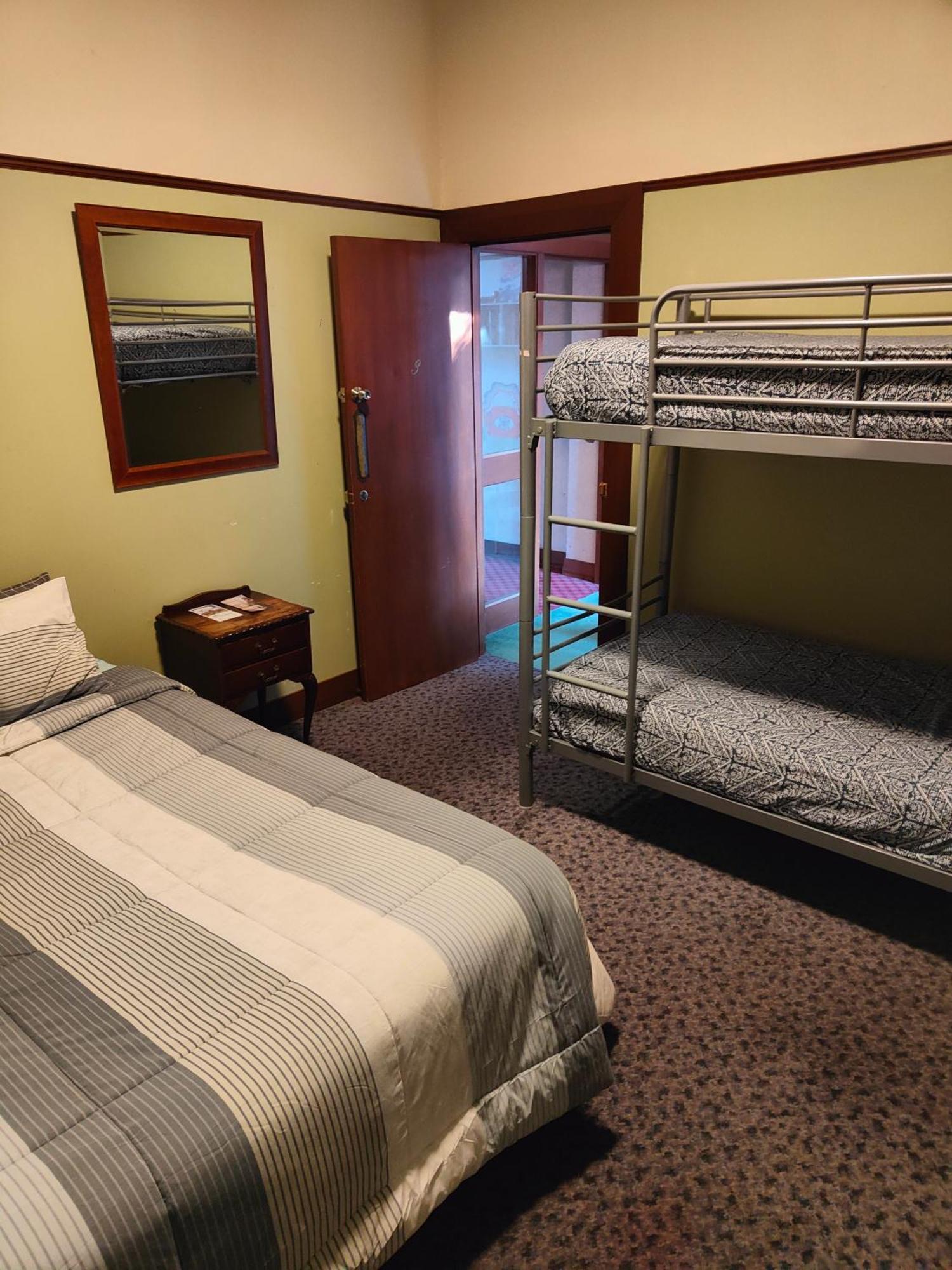 Manor House Backpackers Hostel Dunedin Buitenkant foto